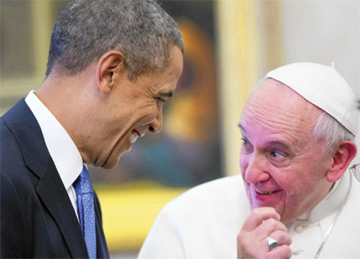 Obama and Francis smiling at each other