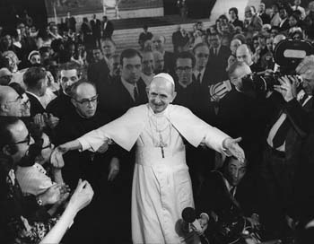Paul VI loved by the world