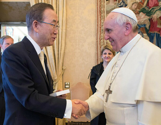 Pope Francis shaking hands with a marxist
