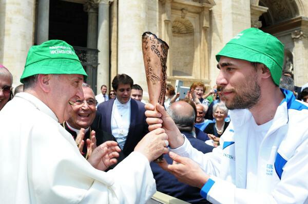 Pope Francis wears green hat 2