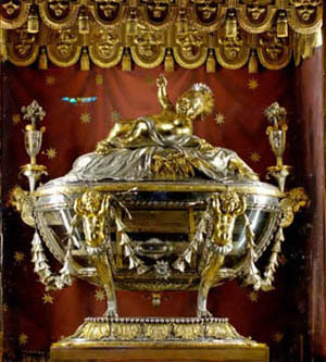 The golden container of the Sacra Culla