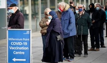 People lining up to be vaccinated