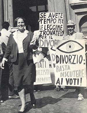 An italian Rally for divorce from the 70's
