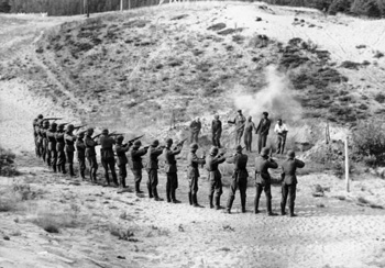 hitler firing squad