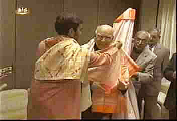 The Fatima Rector receives a shawl with sacred Hindu script