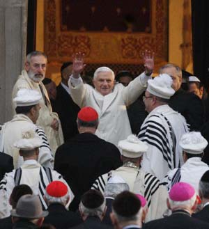 Pope Benedict visits the Synagogue of Rome