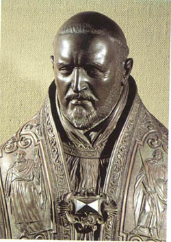 A statue of Paul V