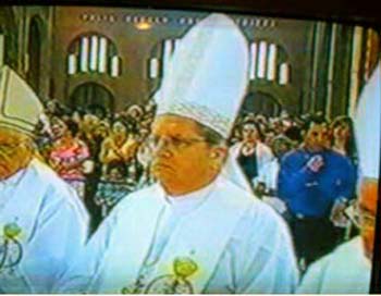Bishop Rifan concelebrates in Brazil 2004