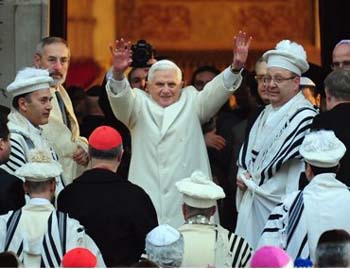 Pope Ratzinger at the Synagogue of Rome