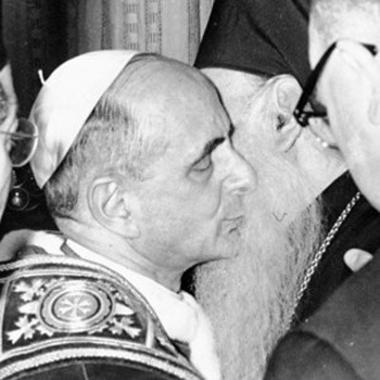 Paul VI kisses Athenagoras