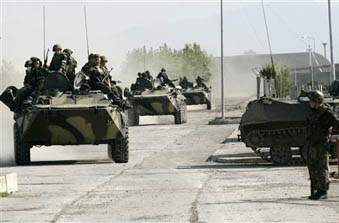 Russian tanks take the base of Senaki