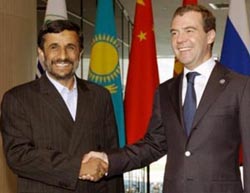 Ahmadinejad shakes hands with Medvedev