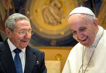 smiling Raul Castro and Pope Francis