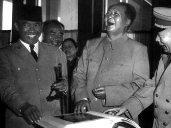 Black and white photograph of Mao smiling
