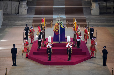 Soldiers guarding the casket of Queen Elizabeth