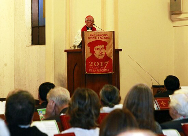 Cardinal of Chile in Lutheran temple 1