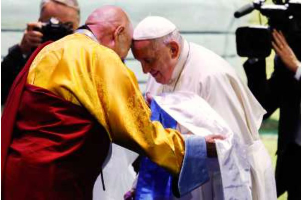 Francis with Buddhists in Mongolia 1