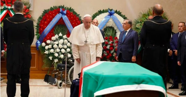Francis in Napolitano funeral