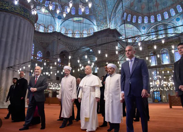 Pope visit Blue Mosque 1