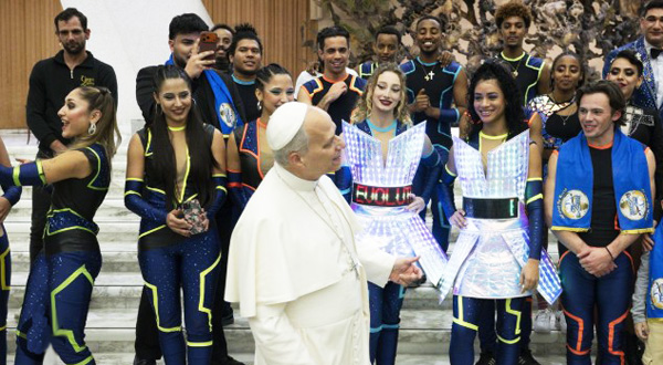 Pope Leo meets Zoppis Circus 1