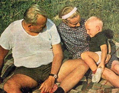 Cardinal Qojtyla in shorts and a T-shirt on a picnic