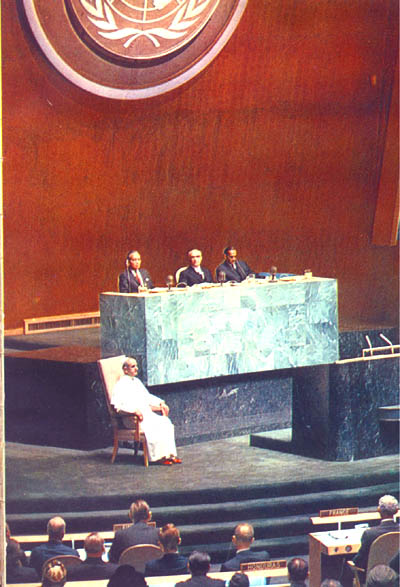 Paul VI in a chair before the assembled UN