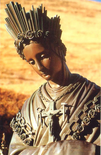 Una estatua de Nuestra Señora de La Salette