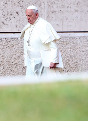 Pope Francis leaving synod