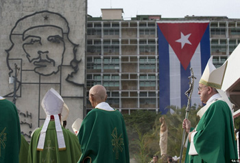 Francis under the billboard of Che Guevara