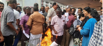 Indian Catholics burn the letter of Arch Vasil