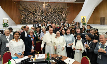 Francis with women in synod