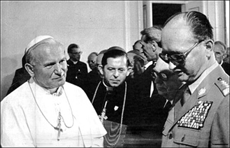 Pope John Paul II meets General Jaruzelski
