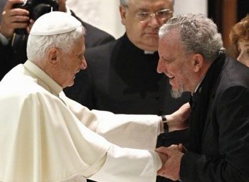 Kiko Arguello shaking hands with Pope Benedict